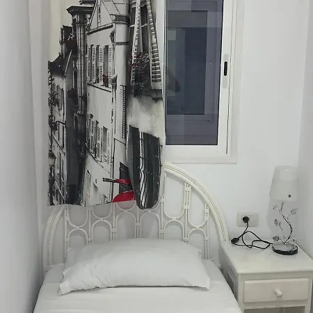 Private Single In Los Cristianos Playa 아로나
